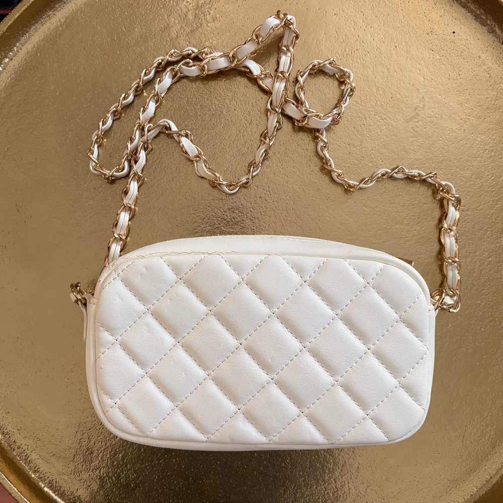 NWOT Forever21 White Quilted Chain Crossbody